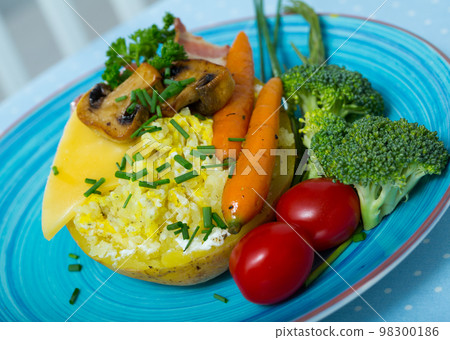 Plate of appetizing baked potato 98300186