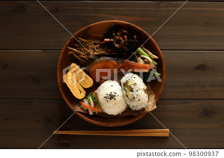 One plate breakfast One plate breakfast 98300937