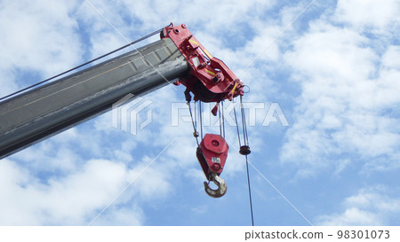 Lifting work with a rough terrain crane 98301073