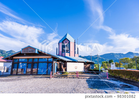 以阿蘇連峰為背景,以旅遊勝地而聞名的高森站周邊風景(南阿蘇鐵道) 以阿蘇連峰為背景,以旅遊勝地而聞名的高森站周邊風景(南阿蘇鐵道) 98301082