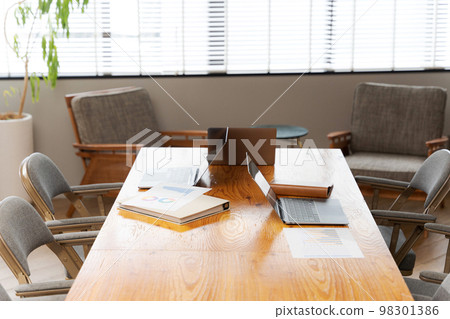 computer on the desk computer on the desk 98301386