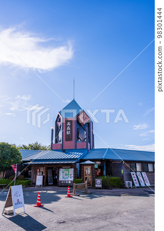 高森站風景與美麗的藍天和陽光(南阿蘇鐵路) 高森站風景與美麗的藍天和陽光(南阿蘇鐵路) 98301444