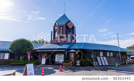 高森站風景與美麗的藍天和陽光(南阿蘇鐵路) 高森站風景與美麗的藍天和陽光(南阿蘇鐵路) 98301445
