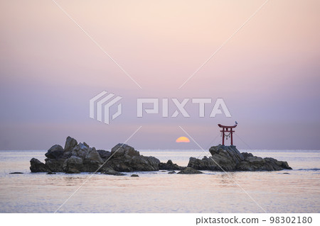 大分縣杵築市納塔海灘的新年日出 98302180