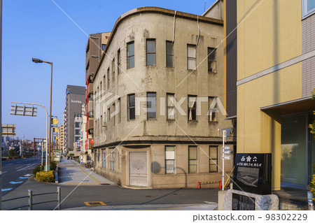 Hosono Building (Shinmachi, Nishi-ku, Osaka-shi, Osaka), a wonderful Taisho-era romantic building 98302229