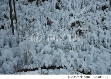 Icicles of Ashigakubo, Yokoze Town Icicles of Ashigakubo, Yokoze Town 98303127