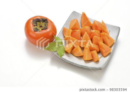 攝影棚拍攝甜柿水果靜物在白色背景裡 98303594