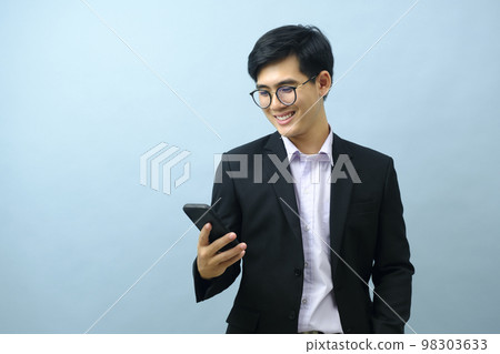 Portrait of businessman using smartphone. 98303633