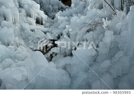 Icicles of Ashigakubo, Yokoze Town Icicles of Ashigakubo, Yokoze Town 98303993