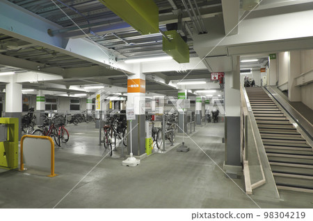 華麗的兩層“自行車停車場” 98304219