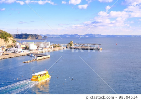 [三浦市]平靜港口的觀光船 98304514