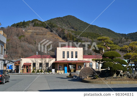 下吉田站大樓和新倉山淺間公園 98304831