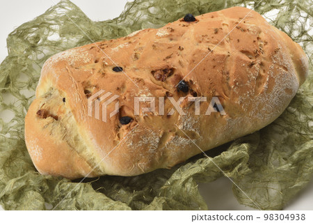 自製的果乾法式麵包 98304938