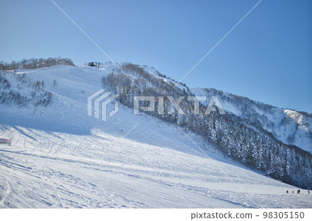 Scenery from the snowy mountain ski resort Scenery from the snowy mountain ski resort 98305150