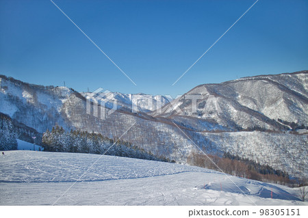 Scenery from the snowy mountain ski resort Scenery from the snowy mountain ski resort 98305151