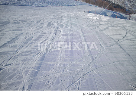 Scenery from the snowy mountain ski resort Scenery from the snowy mountain ski resort 98305153