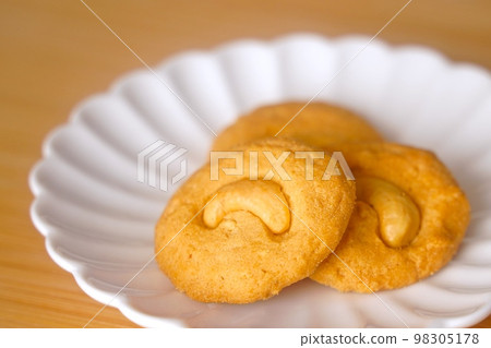 Close-up of cashew nut cookies Close-up of cashew nut cookies 98305178