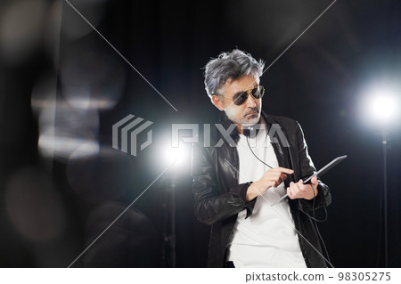 幕後工作的人 98305275