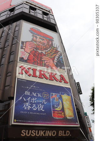 北海道札幌薄野區的 Nikka 威士忌招牌 98305337