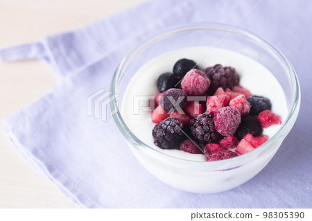 Yogurt with frozen berries Yogurt with frozen berries 98305390