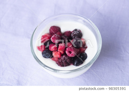 Yogurt with frozen berries Yogurt with frozen berries 98305391