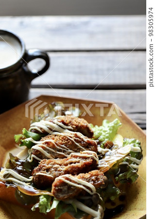 Minced meat cutlet and vegetable open sandwich with coffee and bread topping Minced meat cutlet and vegetable open sandwich with coffee and bread topping 98305974