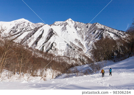 從 Ichino Kurasawa 到白雪皚皚的 Shiragemon 和 Mt. Kasagatake 的雪地徒步旅行 從 Ichino Kurasawa 到白雪皚皚的 Shiragemon 和 Mt. Kasagatake 的雪地徒步旅行 98306284
