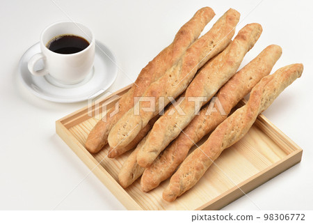 自製的小法棍麵包和咖啡飲食 98306772