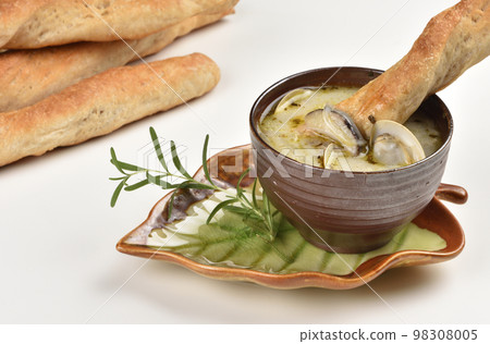 Homemade Original Petit Baguette Seafood Mushroom Bisque 98308005
