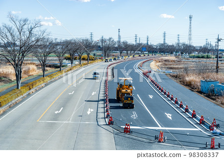 增加主幹道車道數的施工 國道17號上部道路上行方向鳥瞰圖 2022.12 bottom b-4 冷色 增加主幹道車道數的施工 國道17號上部道路上行方向鳥瞰圖 2022.12 bottom b-4 冷色 98308337