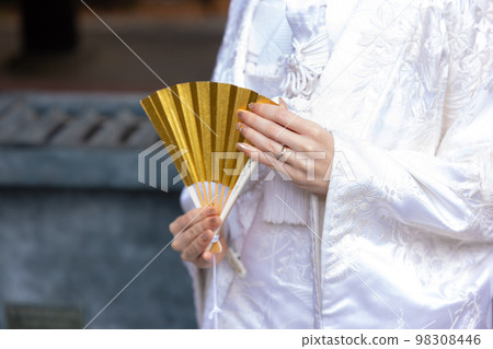Kimono hand and folding fan 98308446