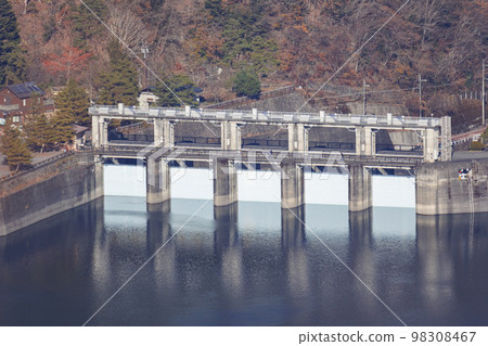 水壩湖緊急溢洪道 Ogochi Dam Tokyo Okutama December 水壩湖緊急溢洪道 Ogochi Dam Tokyo Okutama December 98308467