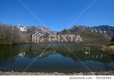 Togakushi Kagami Pond in May is the season of remaining snow and fresh greenery Togakushi Kagami Pond in May is the season of remaining snow and fresh greenery 98308469