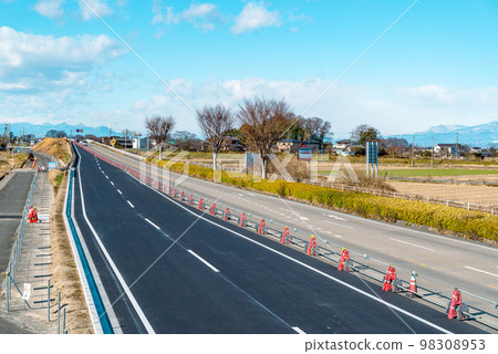 Construction work to increase the number of lanes on the main road Bird's eye view of the outbound direction of National Route 17 Jobu Road 2022.12 bottom d-3 light tone Construction work to increase the number of lanes on the main road Bird's eye view of the outbound direction of National Route 17 Jobu Road 2022.12 bottom d-3 light tone 98308953