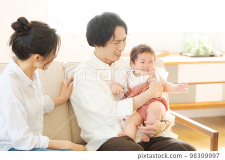 Dad struggling to raise a child Dad struggling to raise a child 98309997