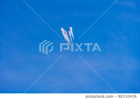 Blue sky image (blue impulse aerobatics) Blue sky image (blue impulse aerobatics) 98310436