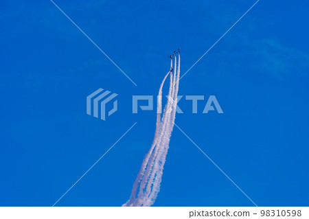 藍天圖像（藍色衝動特技飛行） 98310598