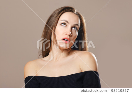 The capricious and spoiled woman rolled her eyes The capricious and spoiled woman rolled her eyes 98310857