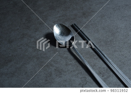 韓式不銹鋼勺子 Sukkara 和筷子 Chokkara 韓式不銹鋼勺子 Sukkara 和筷子 Chokkara 98311932