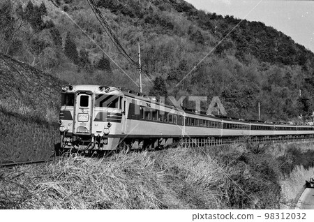武庫川谷舊福知山線沿線的昭和記錄 武庫川谷舊福知山線沿線的昭和記錄 98312032
