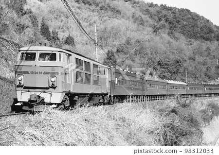 武庫川谷舊福知山線沿線的昭和記錄 武庫川谷舊福知山線沿線的昭和記錄 98312033