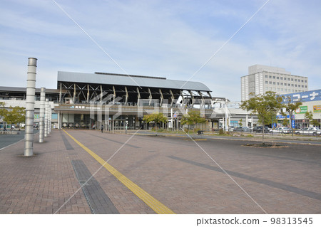 Scenery in front of Kochi Station Scenery in front of Kochi Station 98313545