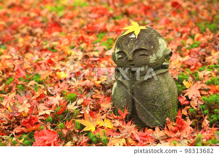 Jizo (Autumn Kyoto image, Enkoji Temple, Kyoto City) Jizo (Autumn Kyoto image, Enkoji Temple, Kyoto City) 98313682