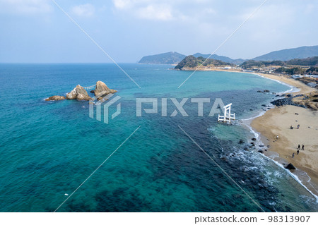 Drone photography | White torii floating in the sea and Meoto-iwa Rocks, the sacred body of a shrine | Sakurai Futamigaura | Itoshima City, Fukuoka Prefecture Drone photography | White torii floating in the sea and Meoto-iwa Rocks, the sacred body of a shrine | Sakurai Futamigaura | Itoshima City, Fukuoka Prefecture 98313907