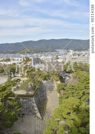 高知市和高知城的城市景觀 98314386