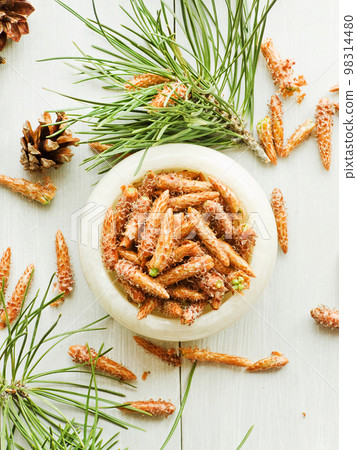 Pine cones in mortar Pine cones in mortar 98314480