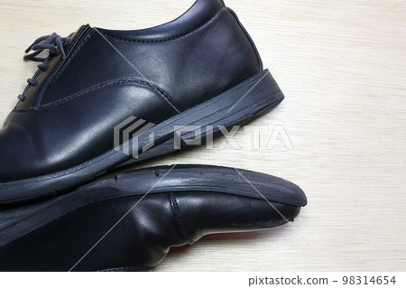 worn business shoes 98314654