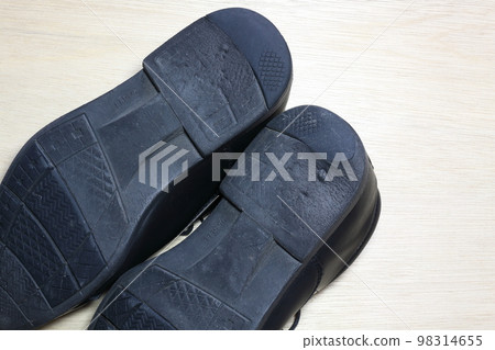 穿商務鞋 98314655