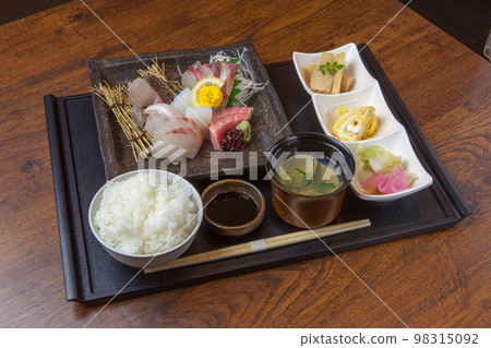 Sashimi set meal 98315092