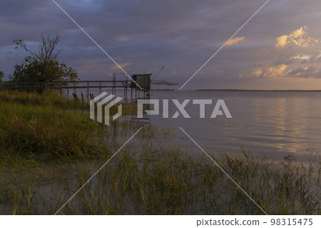 Traditional fishing hut on river Gironde, Bordeaux, Aquitaine, France Traditional fishing hut on river Gironde, Bordeaux, Aquitaine, France 98315475